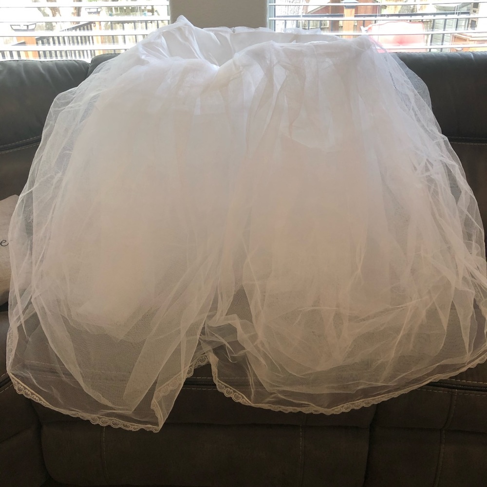 White crinoline